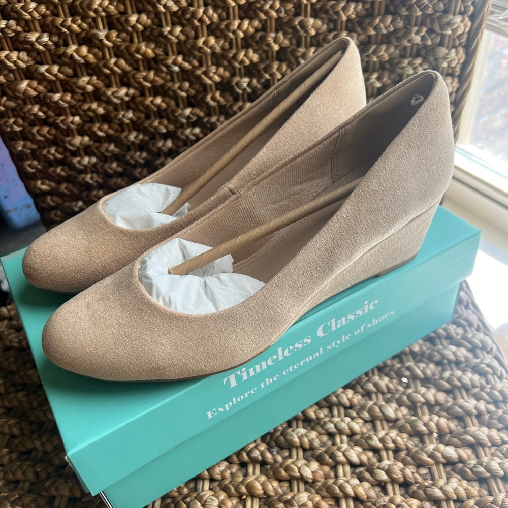 Sz 7 NEW nude wedge comfort Ankis brand